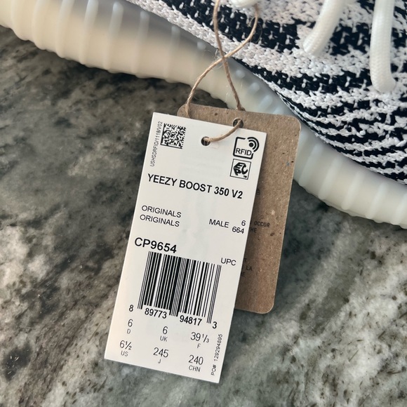 Adidas Yeezy Boost 350 V2 Zebra Adidas Yeezy Boost 350 V2 Zebra